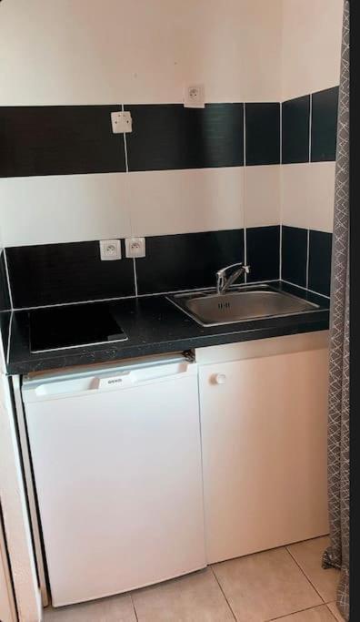 Charmant Studio De 23M2 Avignon Bagian luar foto